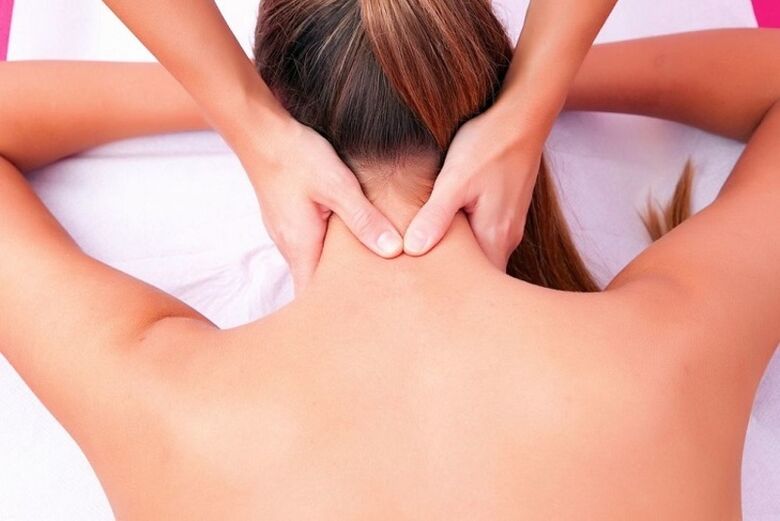Massaggio al collo per l'osteocondrosi